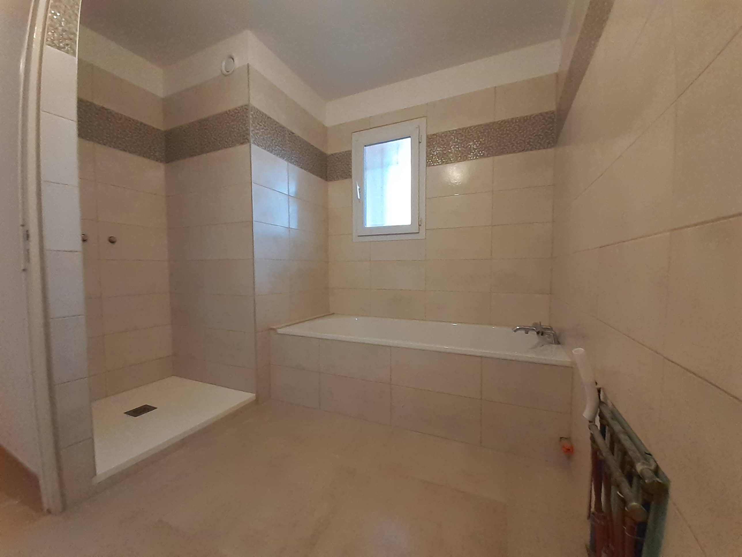 Photo de faïence dans une salle de bain