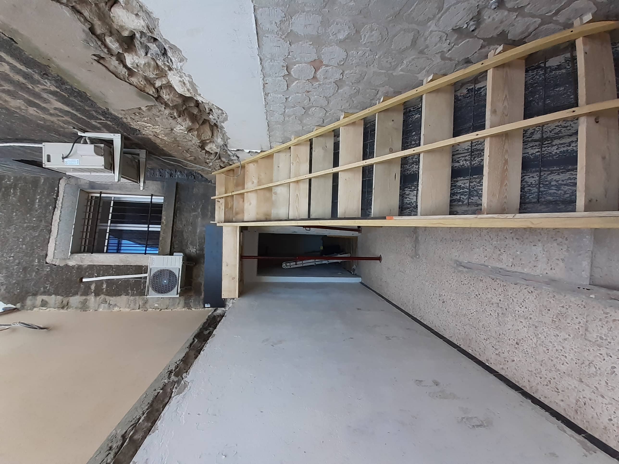 Photo d'un coffrage escalier béton (photo avant)